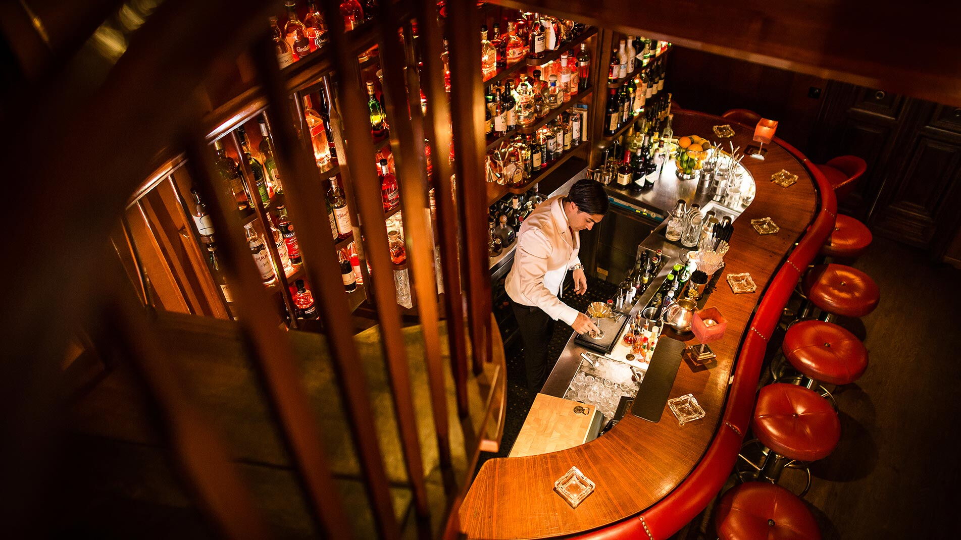 Vogelperspektive des Restaurant Jahreszeiten Bar im Hotel Vier Jahreszeiten in der Hamburger Innenstadt