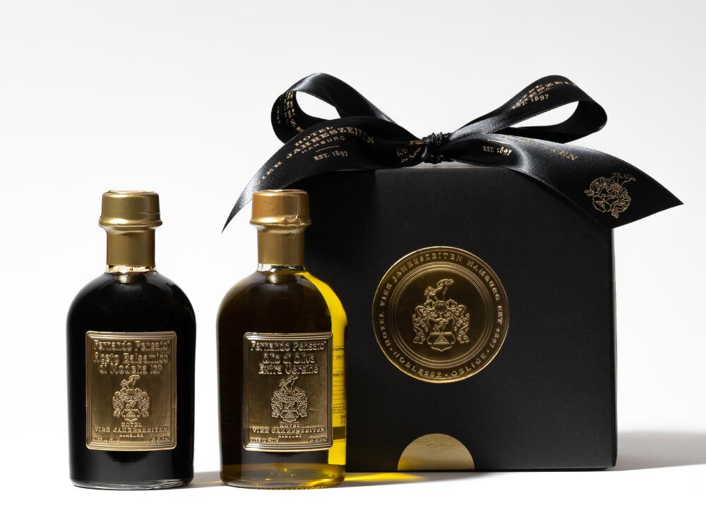 Balsamico & Olivenöl mit Geschenkverpackung - Ein Produkt des Hotel Vier Jahreszeiten in Hamburg