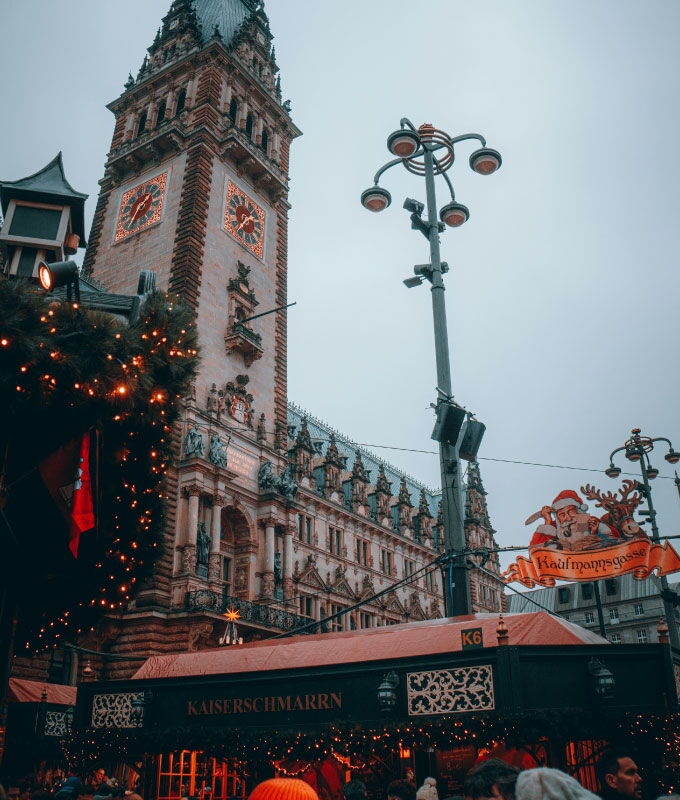 Christmas market at Hamburg City Hall in a festive atmosphere.