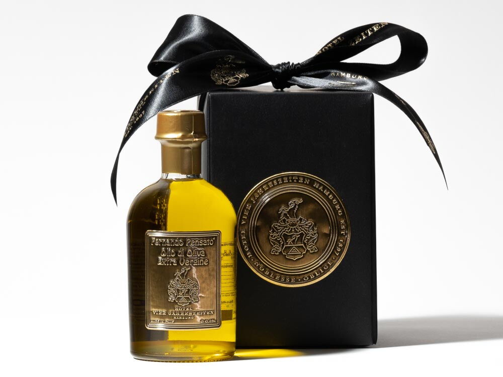 Italienisches Olivenöl Single (0,25 l) mit Geschenkverpackung - ein Produkt des Hotel Vier Jahreszeiten in Hamburg