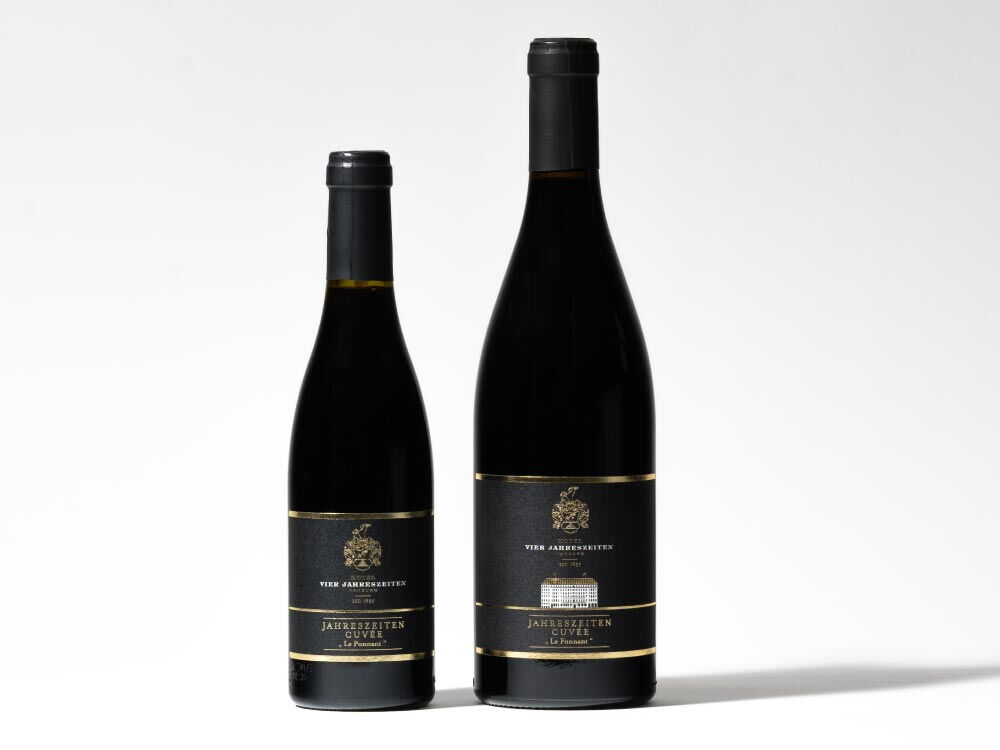 Zwei Flaschen Rotwein Le Ponnant (0,375 l und 0,75 l) - ein Produkt des Hotel Vier Jahreszeiten in Hamburg