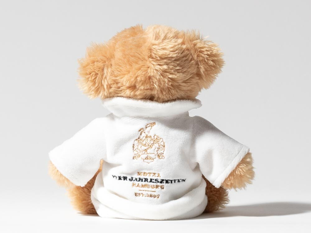 Teddy im Bademantel Rückansicht - ein Produkt des Hotel Vier Jahreszeiten in Hamburg