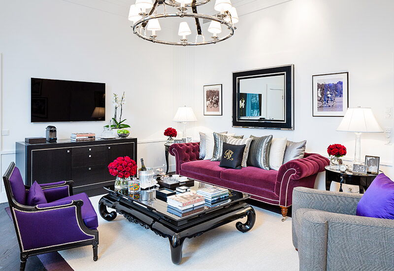 Der Wohnbereich der Ralph Lauren Suite im Hotel Vier Jahreszeiten in Hamburg