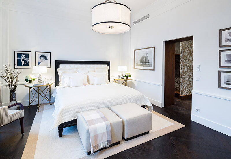Das Schlafzimmer der Ralph Lauren Suite im Hotel Vier Jahreszeiten in Hamburg