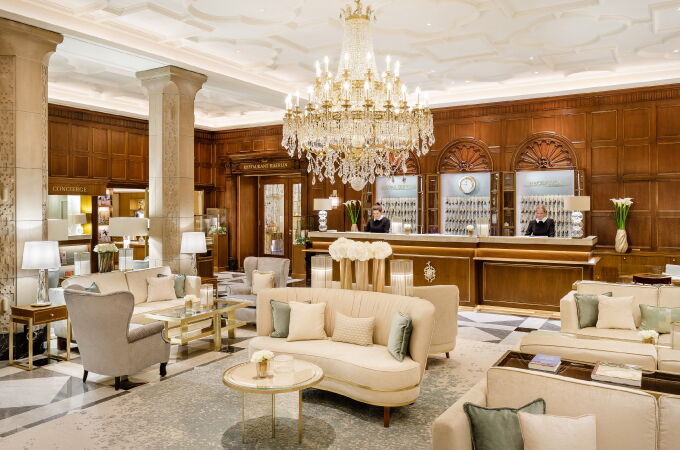Hotel lobby of the Hotel Vier Jahreszeiten