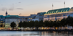 Fairmont Hotel Vier Jahreszeiten Hamburg - Exterior View Evening - -® Guido Leifhelm.jpg