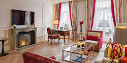 Fairmont Hotel Vier Jahreszeiten Hamburg - Sample Alster Suite - Admiral's Suite - Royal Red 2 - -® Guido Leifhelm.jpg
