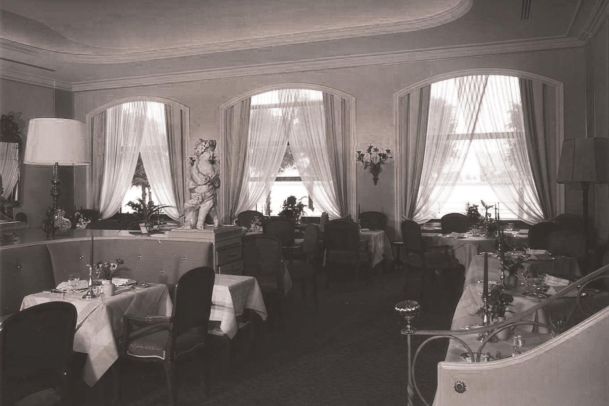 Historische schwarzweiß Aufnahme des Restaurants Haerlin in Hamburg